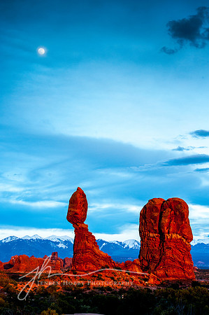 Balanced Rock, Arches National Park, distance with full moon, Utah