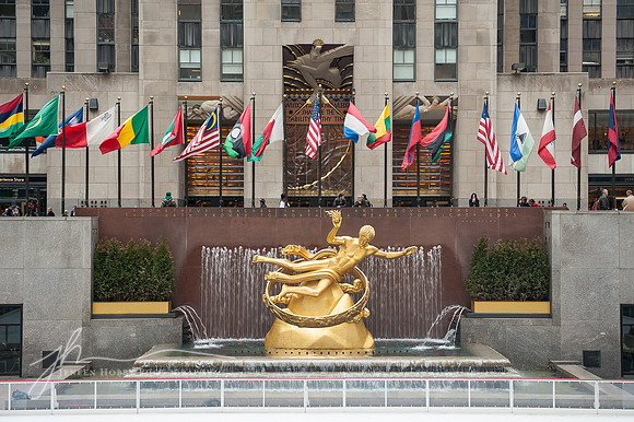 Rockefeller Center, Lower Plaza